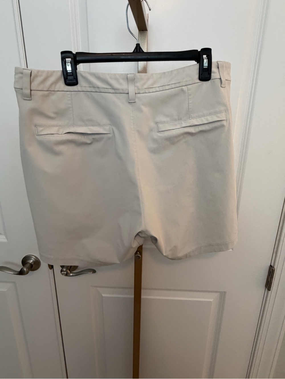 lululemon athletica Men's Light Tan Hybrid Shorts - Picture 4 of 8